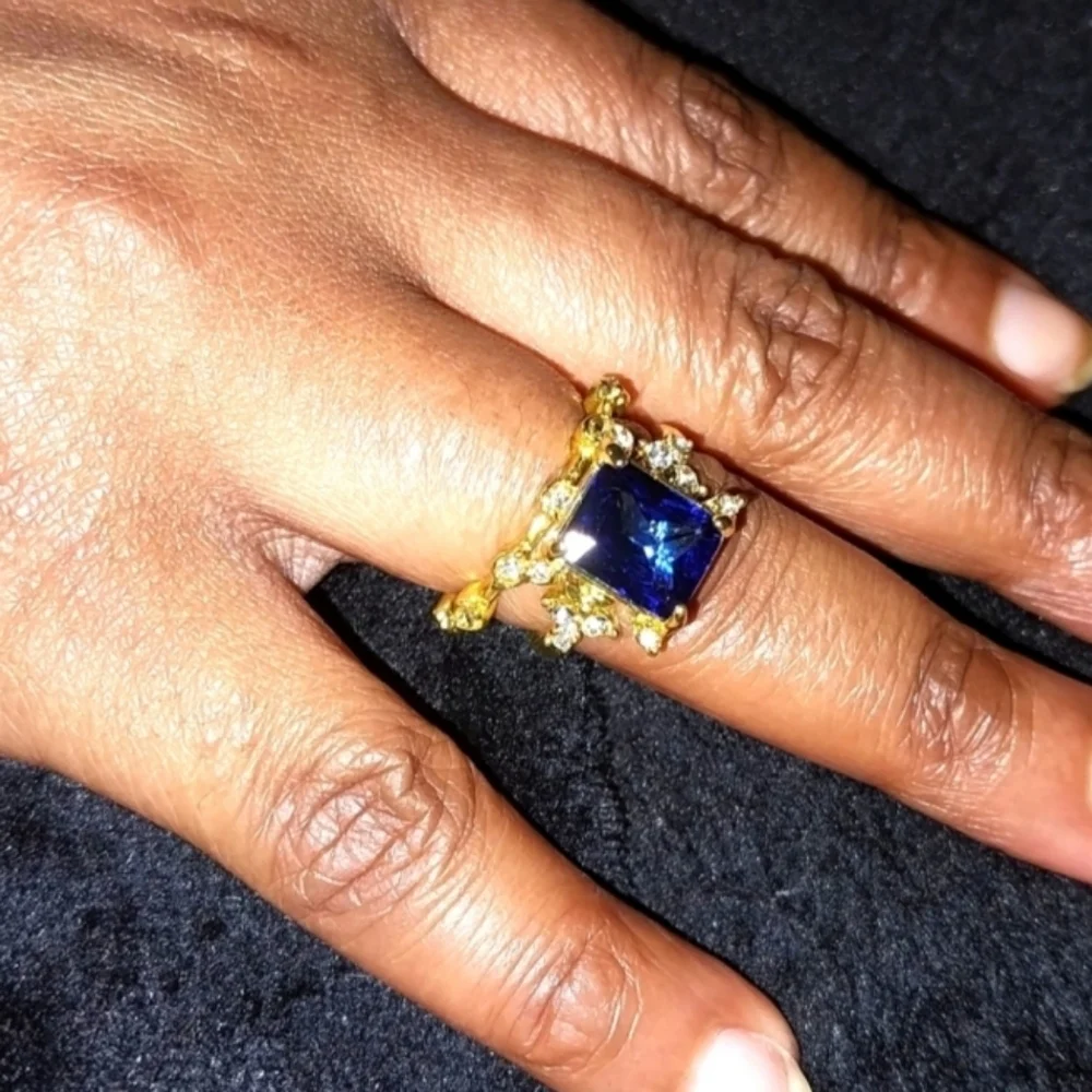 Elegant Blue and Gold Ring 6.5